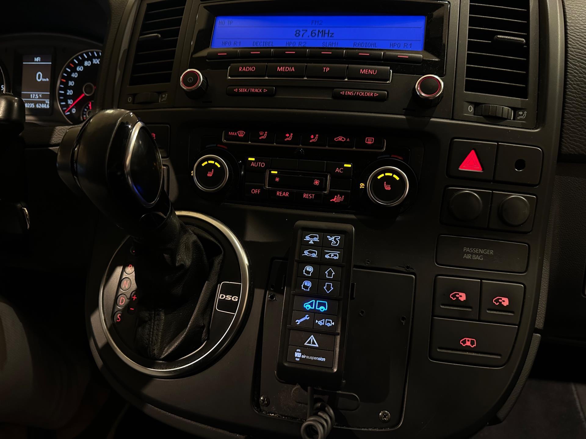 44404337-32.jpg