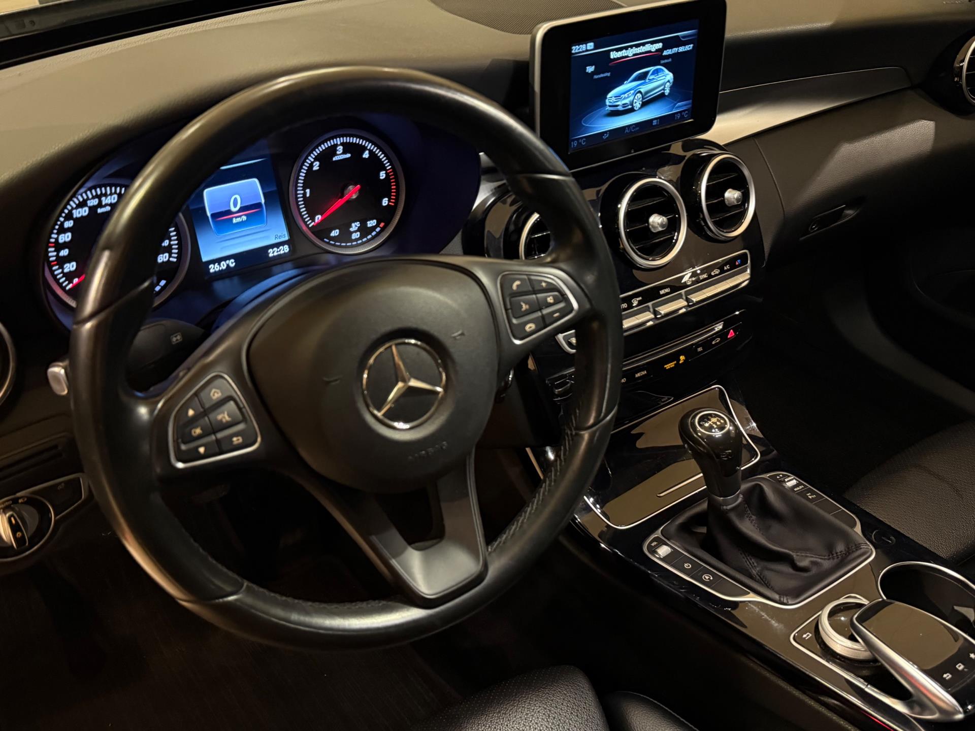 46793185-10.jpg