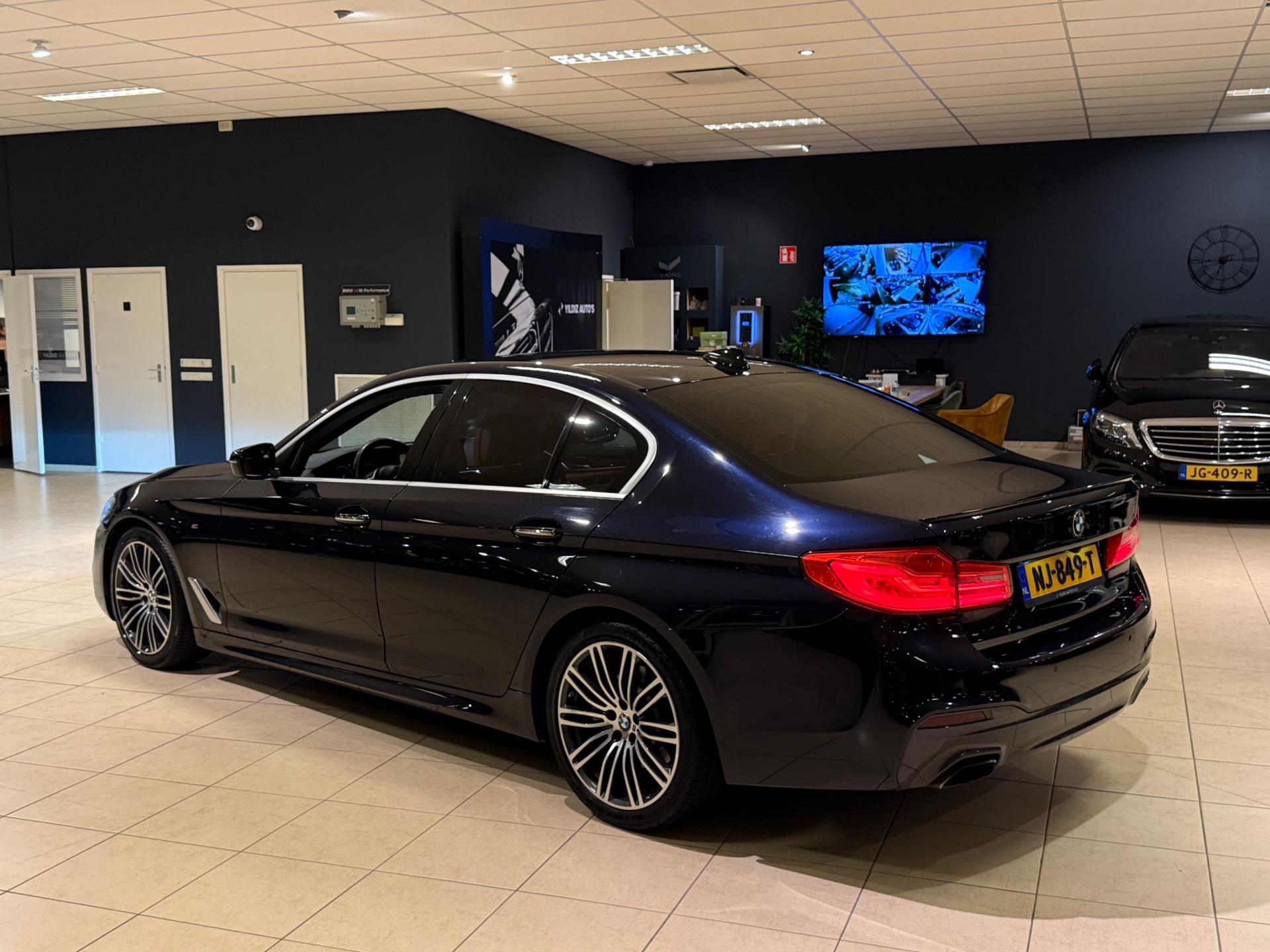 47262676-7.jpg